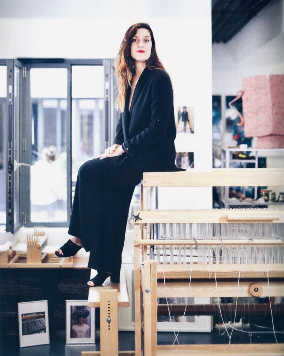 Aurélia Leblanc — la tisseuse d’ombre et de lumière qui réinvente le textile de luxe