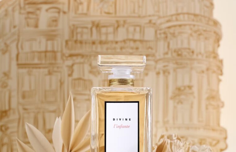 Deux univers papier en écho – Decors en papier pour l’univers du parfum et Editorial Blooming Paris