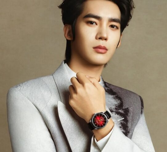 Longines s’associe à Yosh Yu : une nouvelle figure de l’élégance pour la maison horlogère suisse