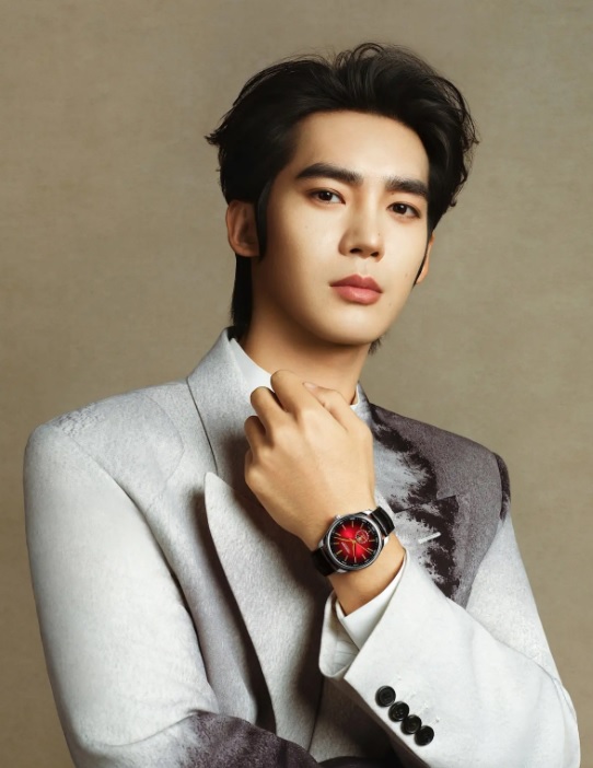 Longines s’associe à Yosh Yu : une nouvelle figure de l’élégance pour la maison horlogère suisse