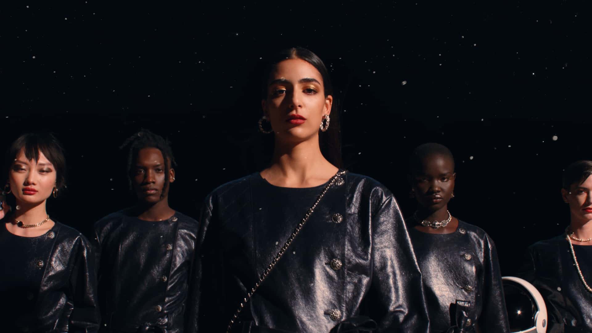 Chanel - N°5 (Holiday Campaign)