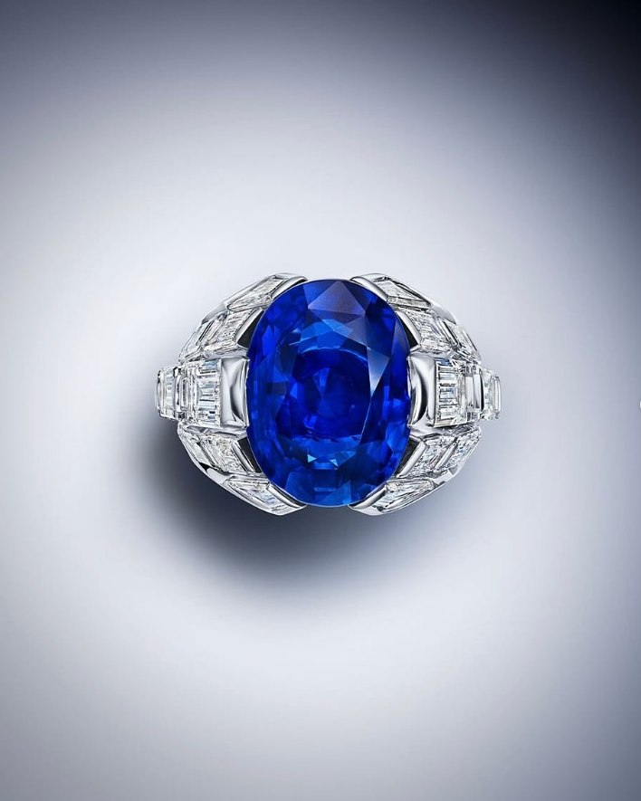 Bague Saphir Ovale et Diamants Baguettes